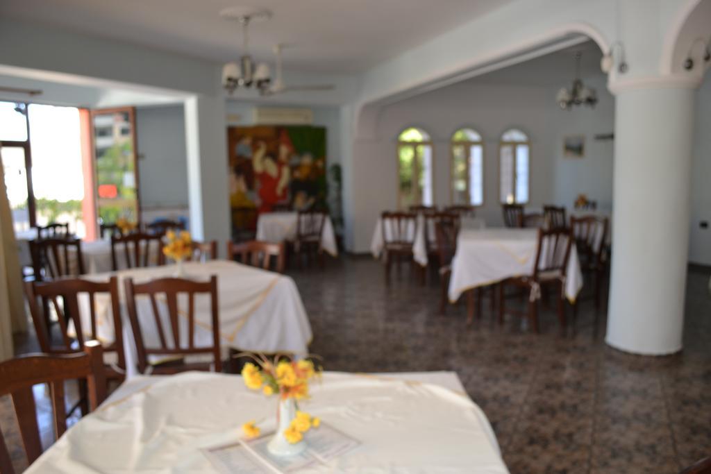 Hotel Alpine Вльора Екстер'єр фото