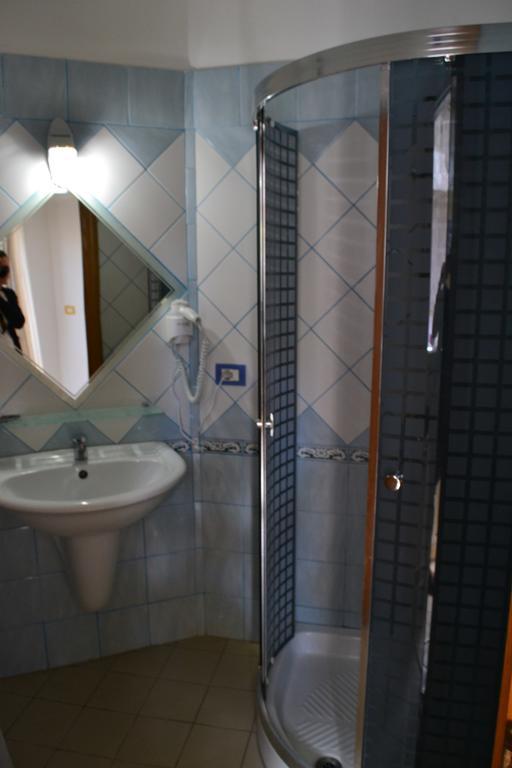 Hotel Alpine Вльора Номер фото