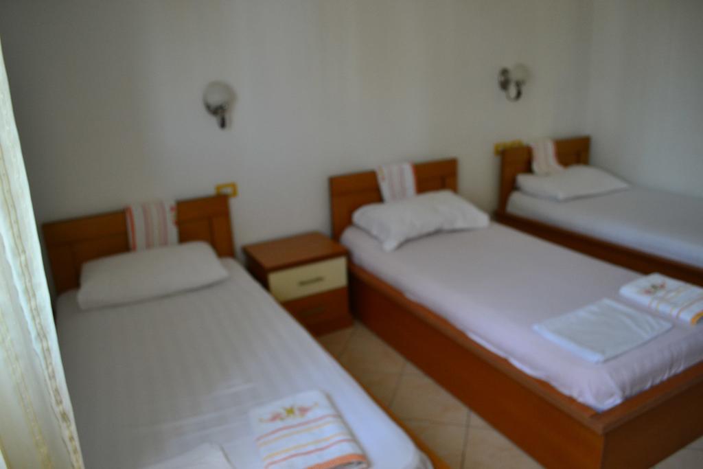 Hotel Alpine Вльора Номер фото