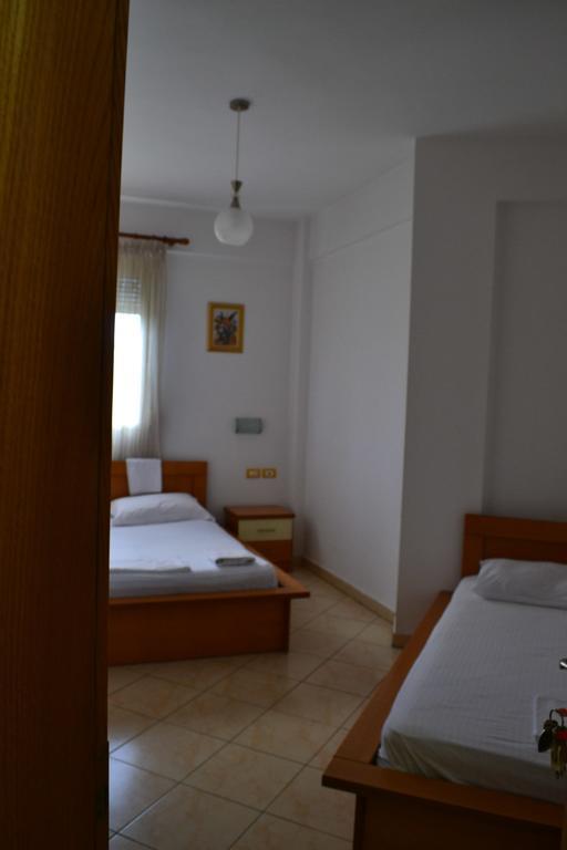 Hotel Alpine Вльора Екстер'єр фото